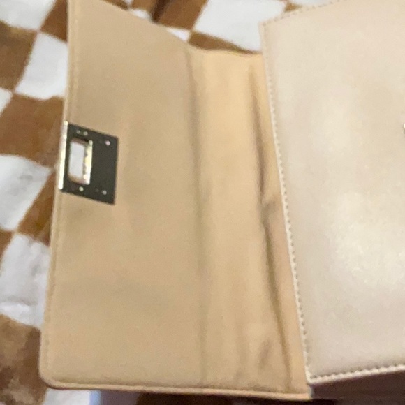 Badgley Mischka Off White Chain Studded Handbag - Picture 7 of 13